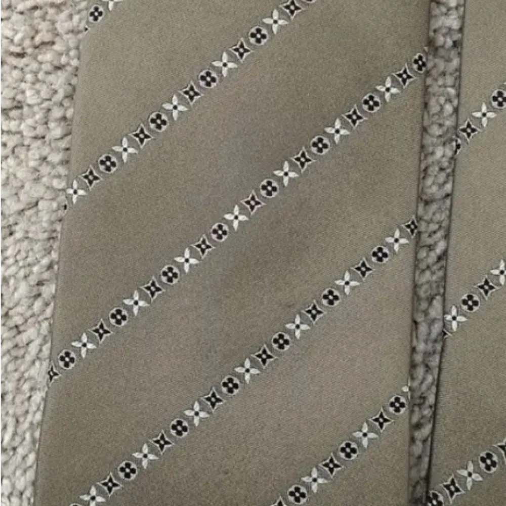 LOUIS VUITTON Bias Monogram Tie - Picture 3 of 6